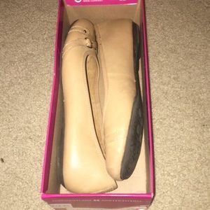 Size 9 Naturalizer flats